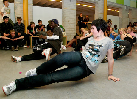 http://www.kloonfabriek.nl/uploads/ckvfabriek/images/projecten/dance-takeover_thumb.jpg