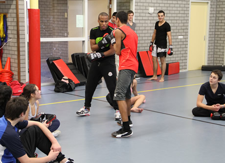 http://www.kloonfabriek.nl/uploads/ckvfabriek/images/workshops/kickboks-workshop_thumb.jpg